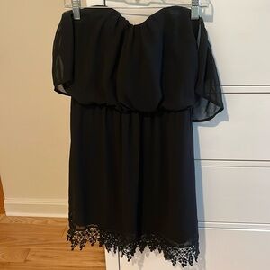 Sweetheart neckline short sleeve off the shoulder dress